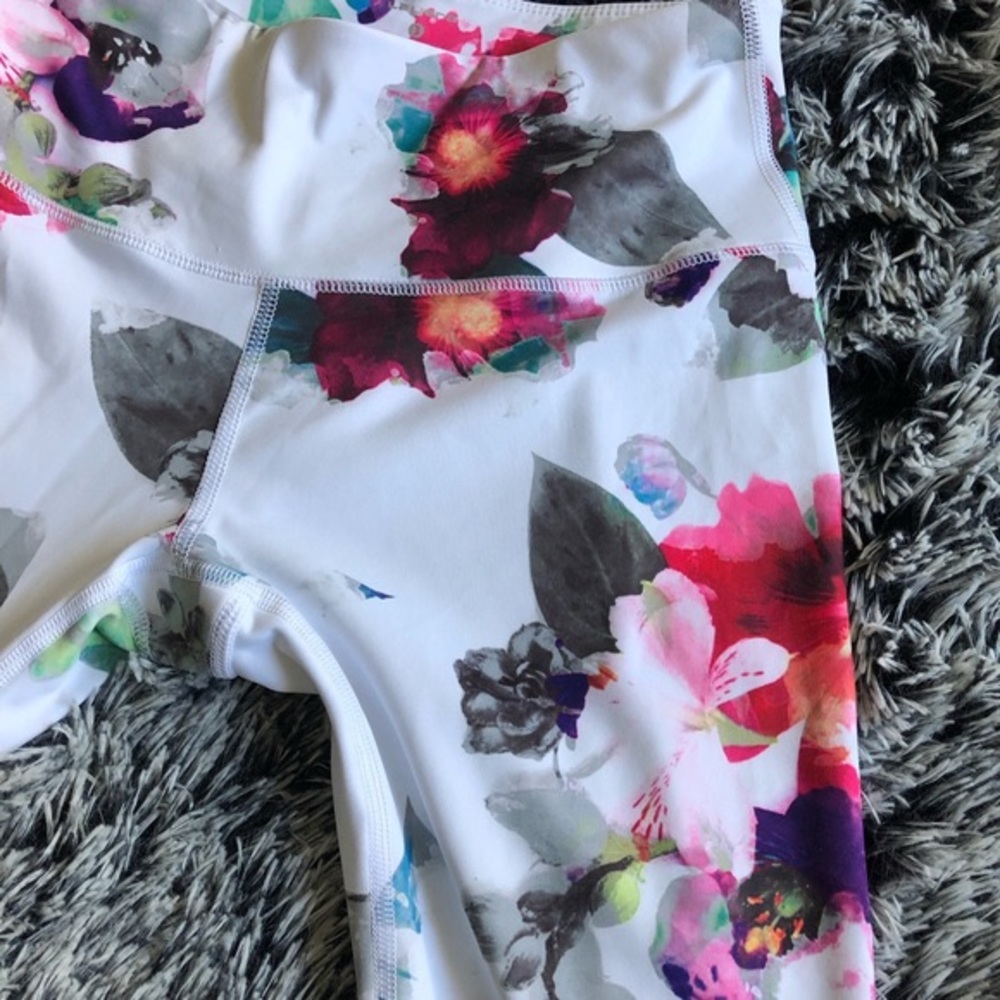 Layer 8 white floral cropped yoga leggings